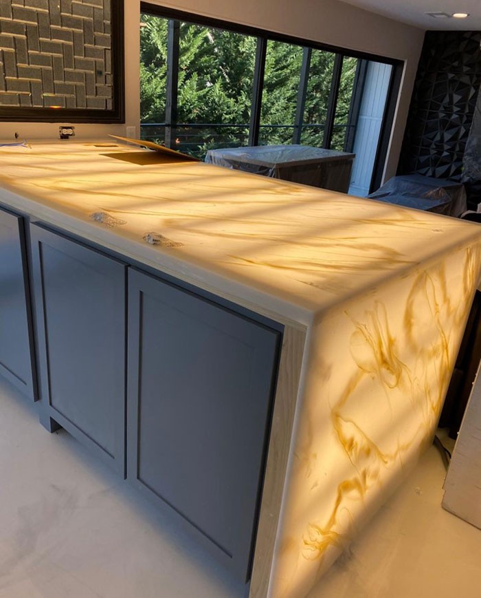 Kamenná textúra SRP T102 - priesvitná akrylová doska s pevným povrchom 10 mm